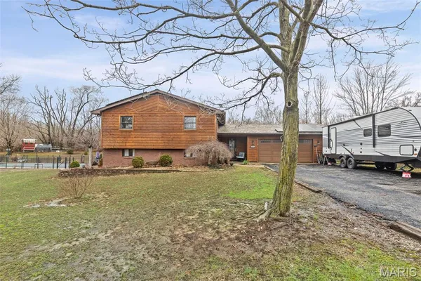 $375,000 | 2039 Shook Lane, Centralia, IL 62801