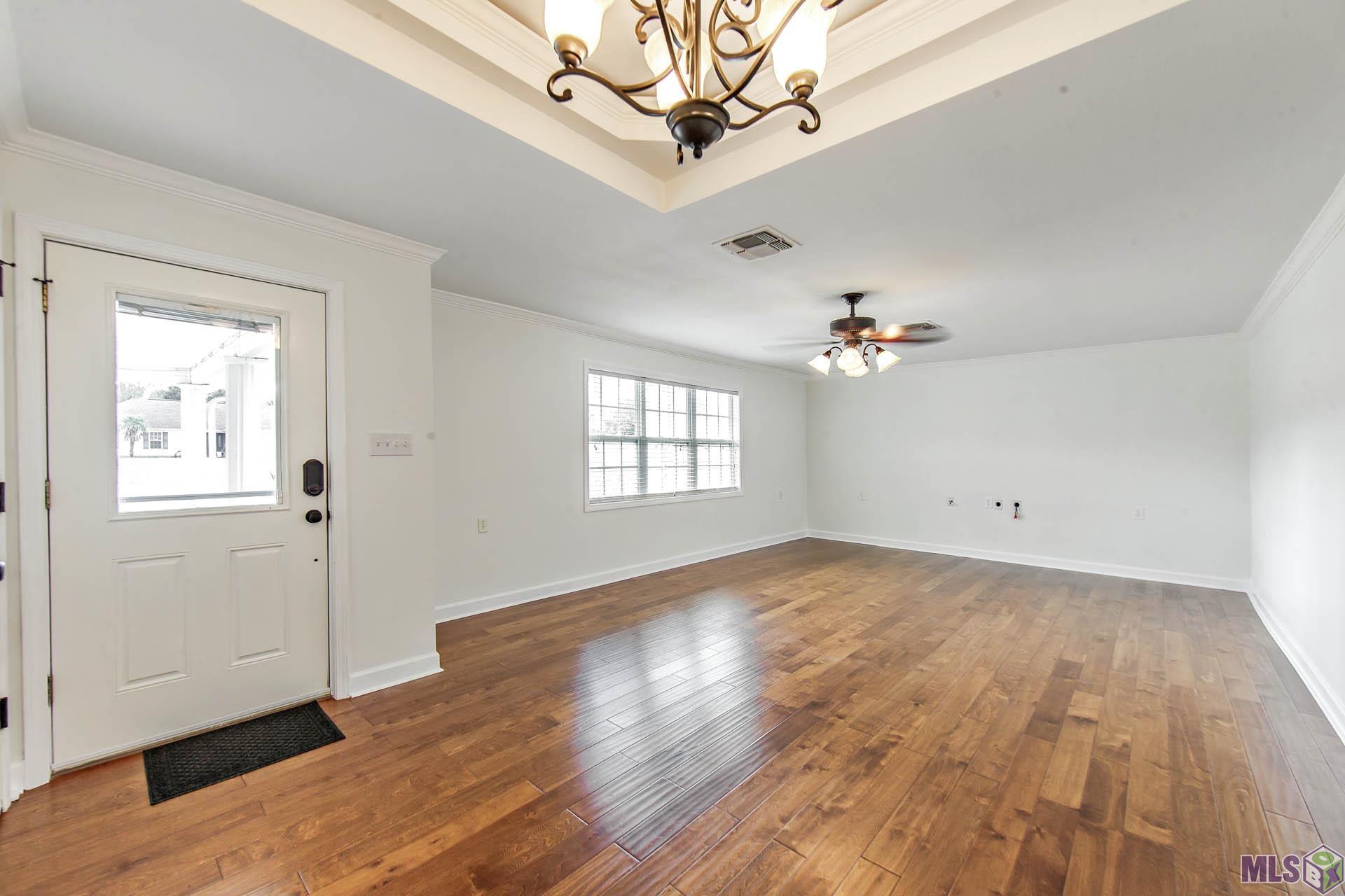206 Lola Street Gray, LA 70359 - Photo 5 of 18 Living Room