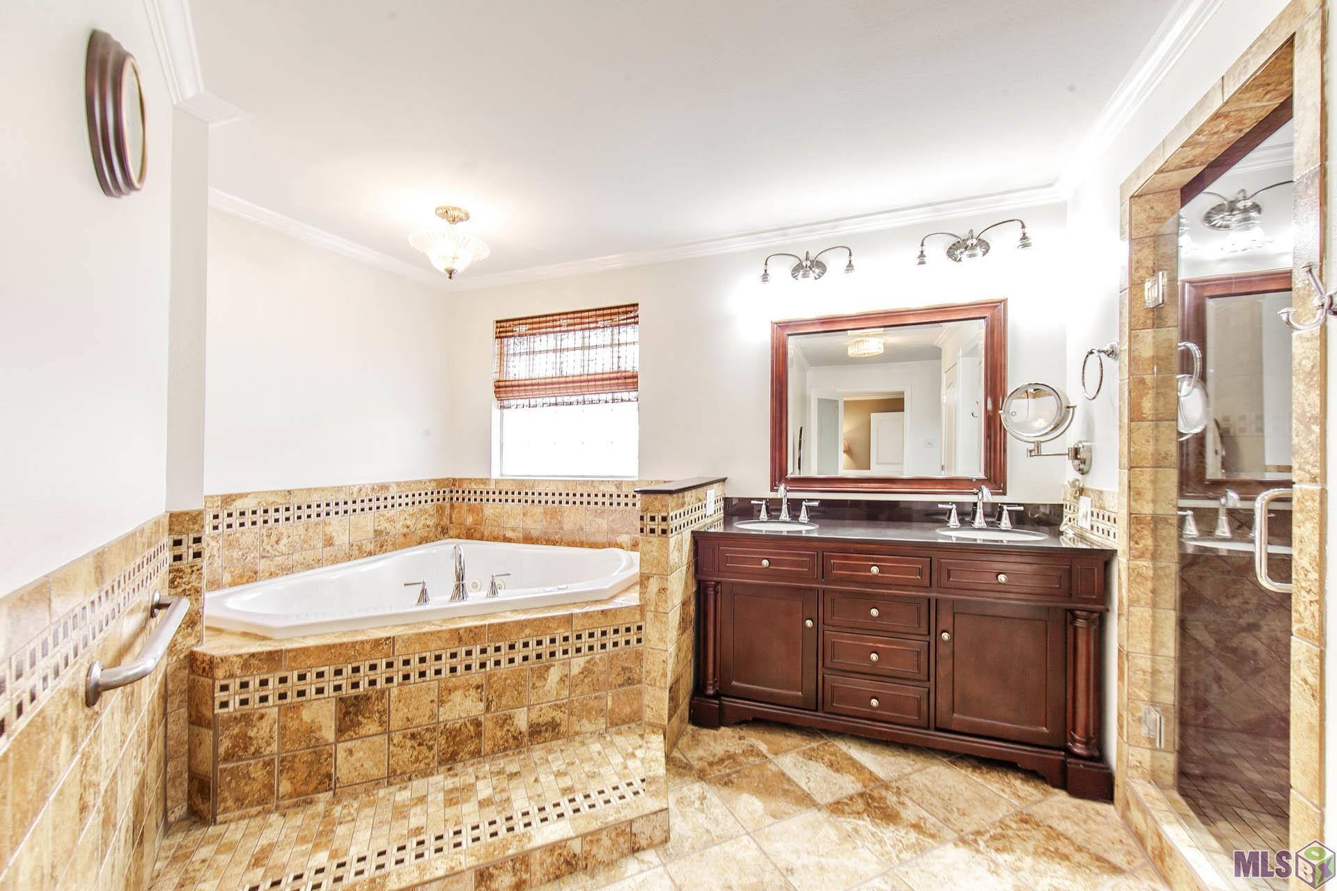 206 Lola Street Gray, LA 70359 - Photo 8 of 18 Primary Bathroom