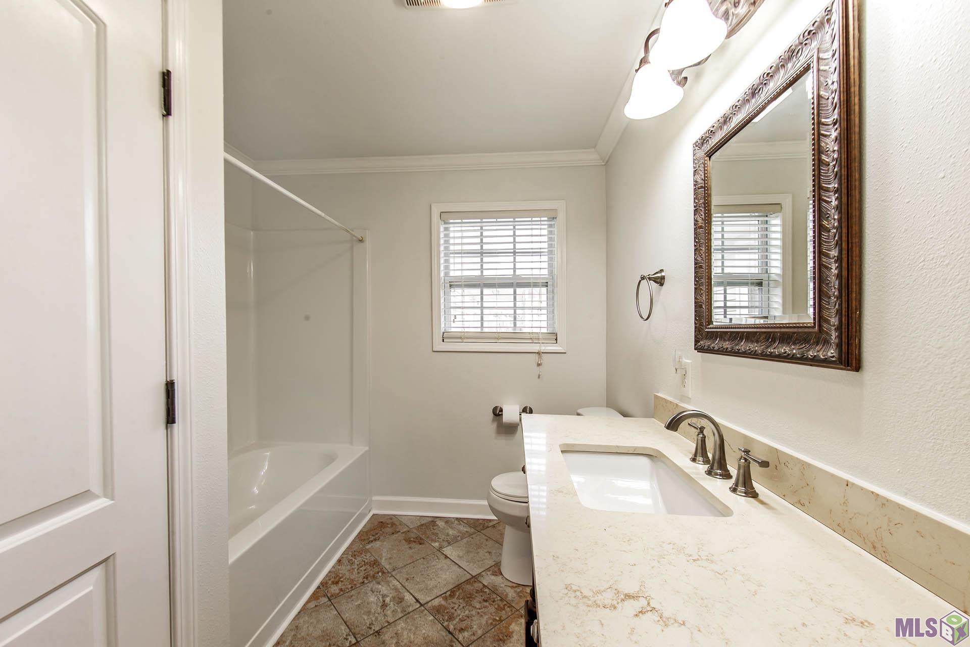 206 Lola Street Gray, LA 70359 - Photo 10 of 18 Bathroom