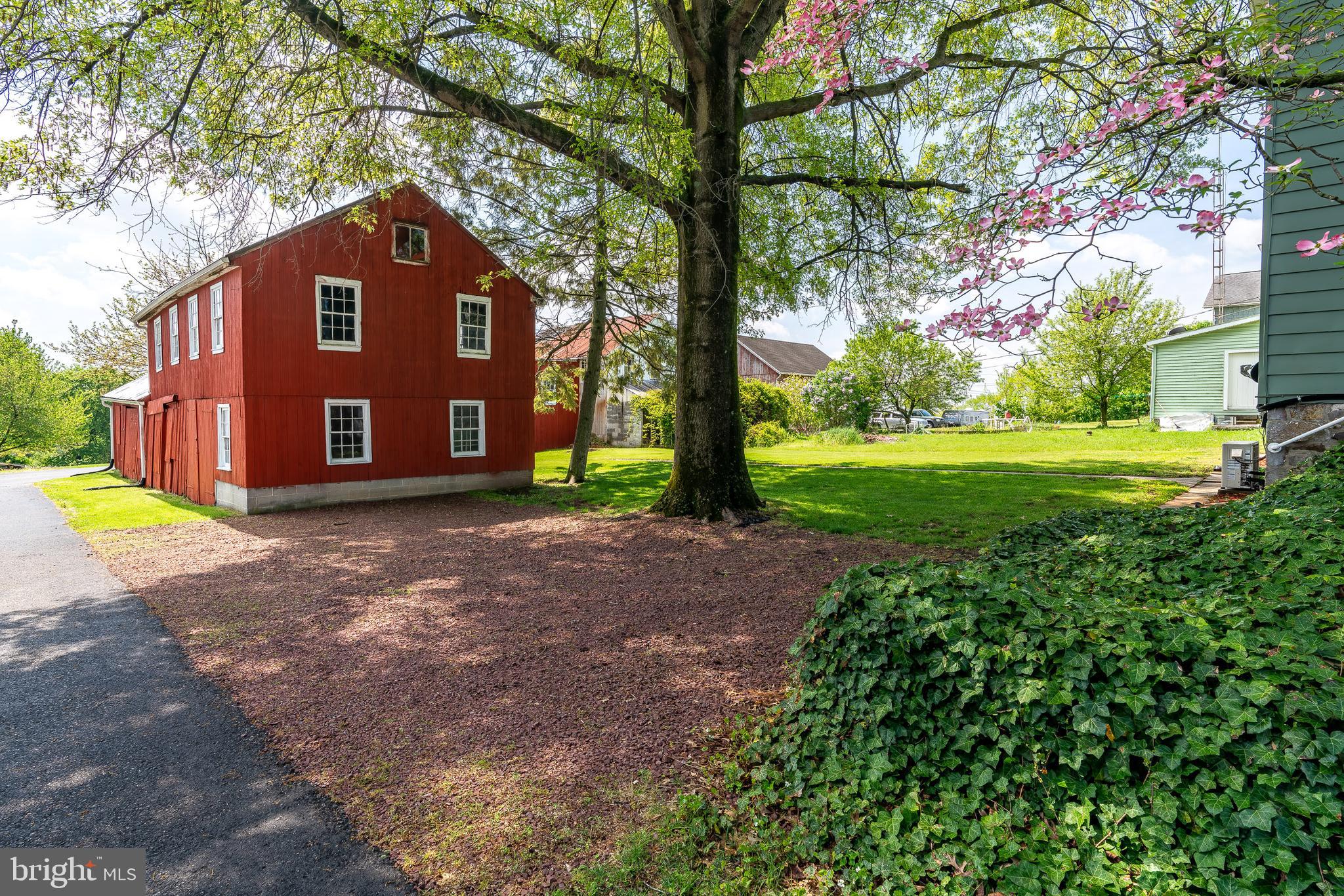 2227 Meadow View Road Manheim, PA 17545 - Photo 7 of 40