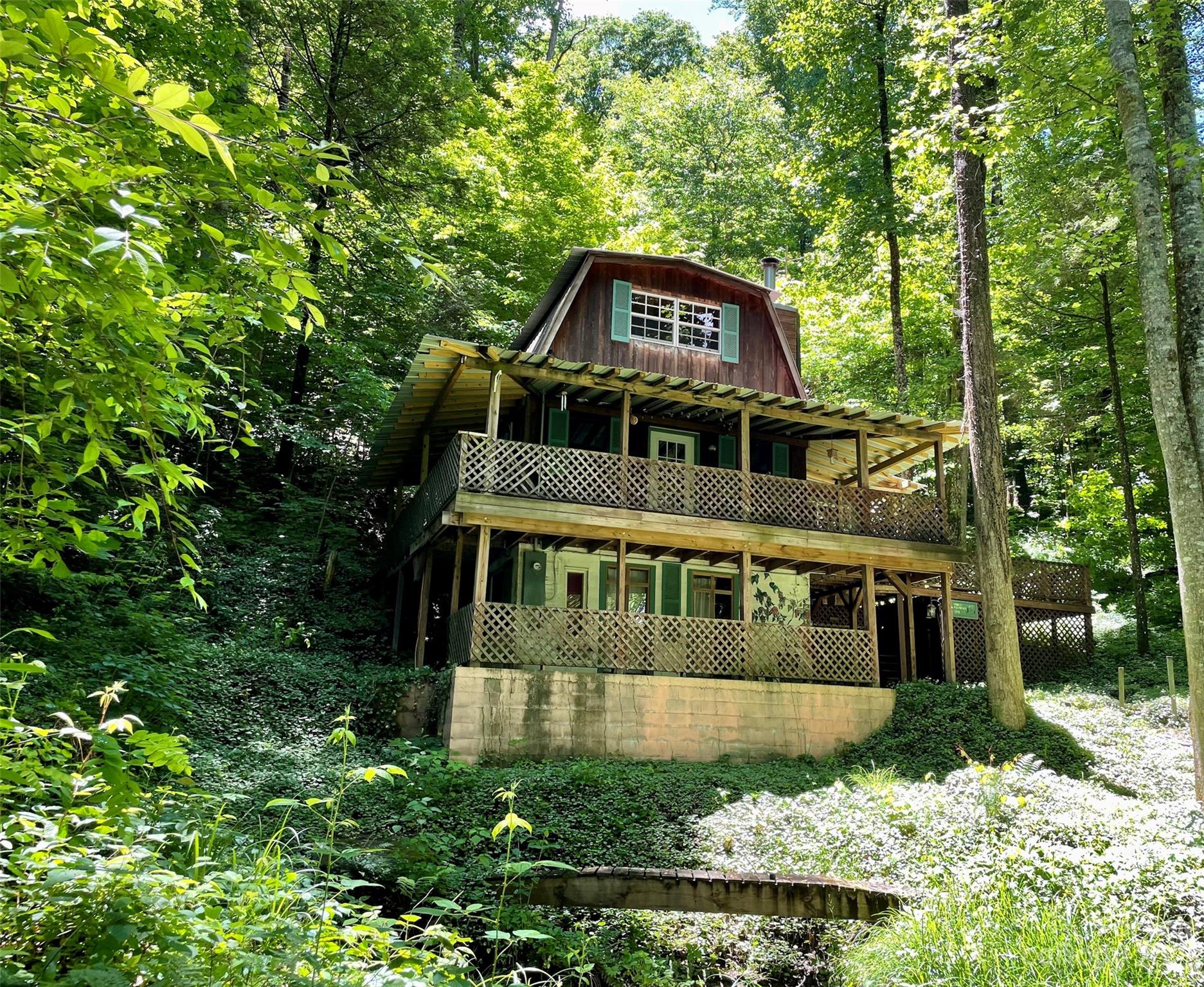 523 Spring Lake Road Maggie Valley, NC 28751 - Photo 1 of 25 a front view of a house with a yard