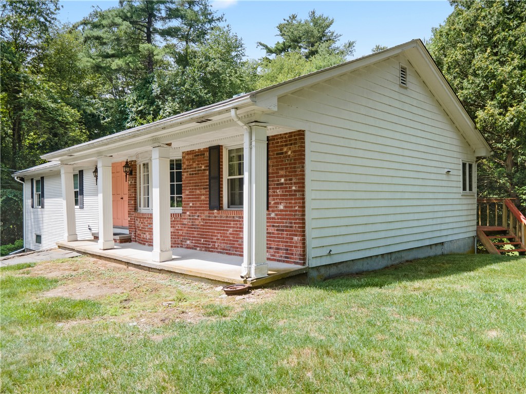 37 Mary Elizabeth Road Scituate, RI 02857 - Photo 2 of 33