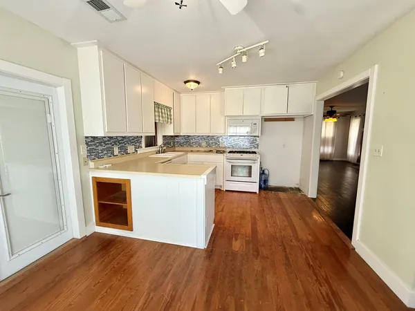 $299,900 | 125 Henderson Branch Road West, Ingram, TX 78025