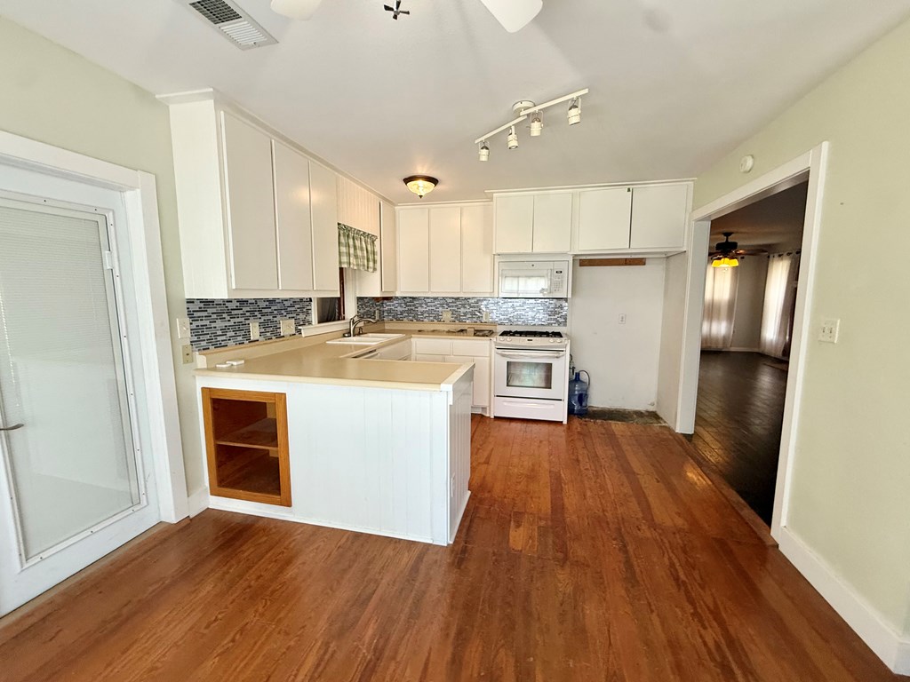 125 Henderson Branch Road West Ingram, TX 78025 - Photo 13 of 28