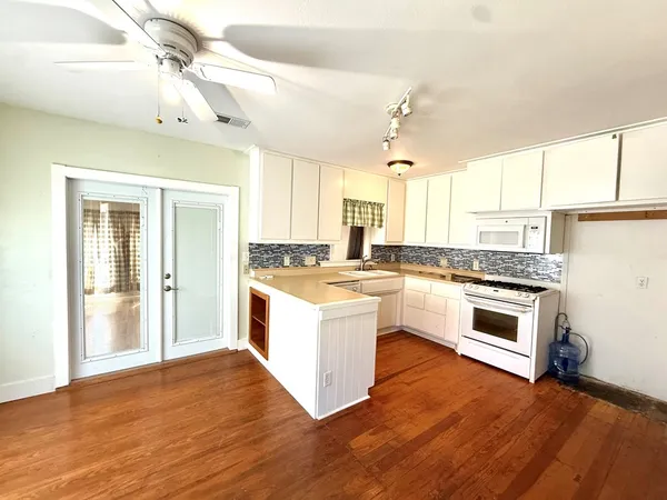 $299,900 | 125 Henderson Branch Road West, Ingram, TX 78025