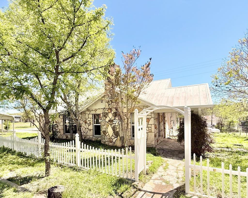 125 Henderson Branch Road West Ingram, TX 78025 - Photo 2 of 28