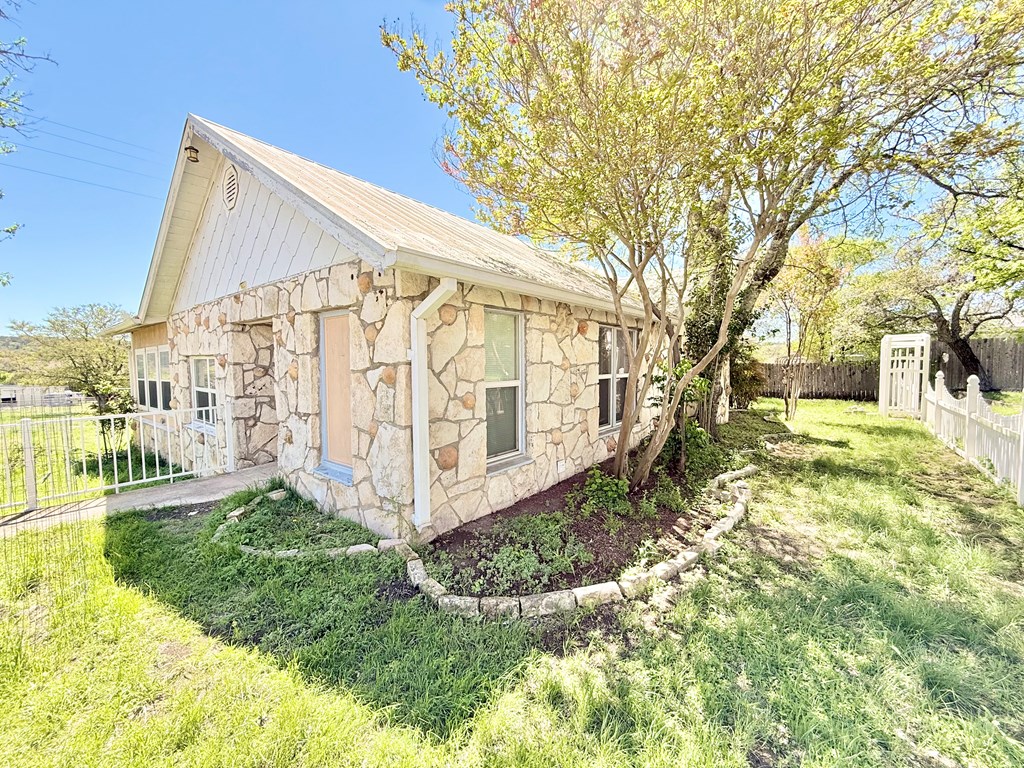 125 Henderson Branch Road West Ingram, TX 78025 - Photo 3 of 28