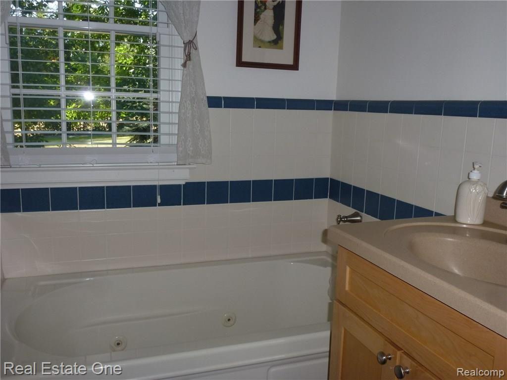 422 John R Road Rochester Hills, MI 48307 - Photo 21 of 47