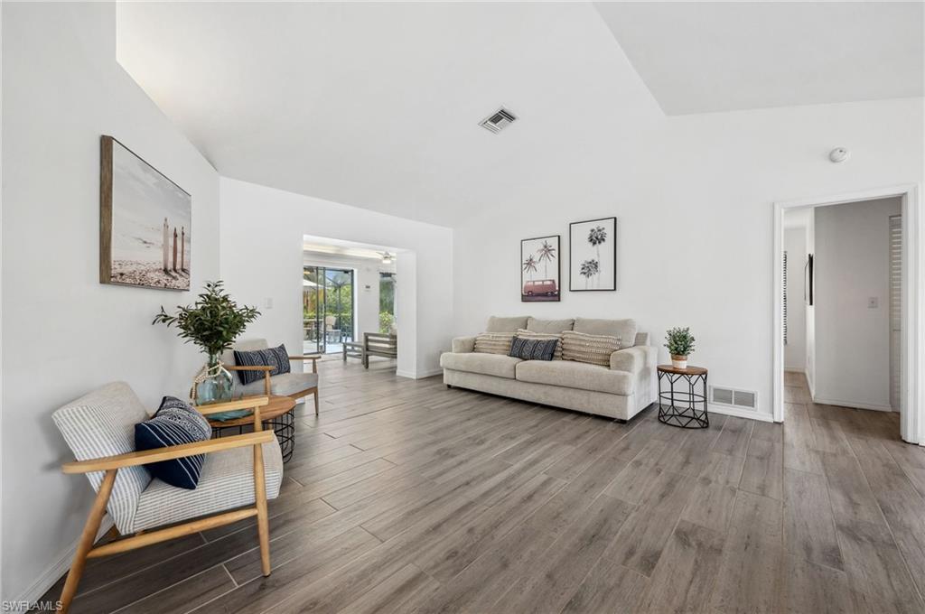 118 Palmetto Dunes Circle Naples, FL 34113 - Photo 6 of 31 Living room