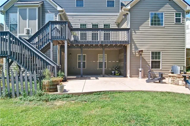 a view of a backyard with sitting area and furniture