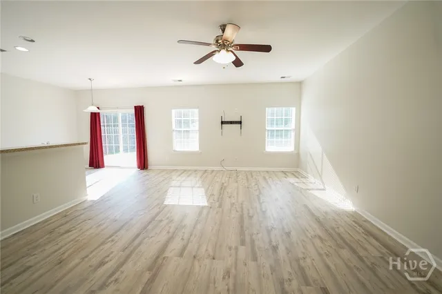 $2,400 | 109 Savannah Lane, Richmond Hill, GA 31324