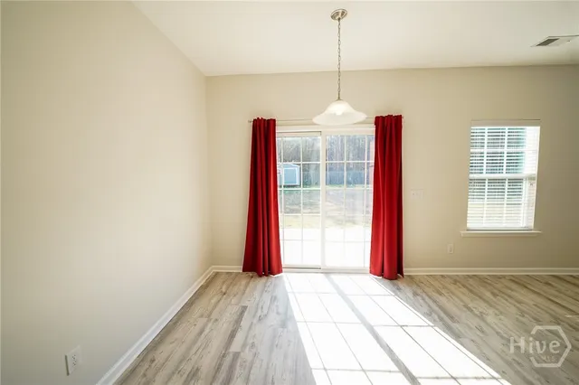 $2,400 | 109 Savannah Lane, Richmond Hill, GA 31324