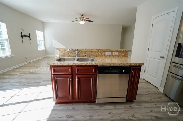 $2,400 | 109 Savannah Lane, Richmond Hill, GA 31324