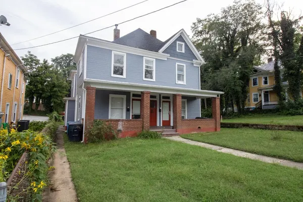 $845 | 1012 Campbell Avenue Southwest, Unit C, Roanoke, VA 24016