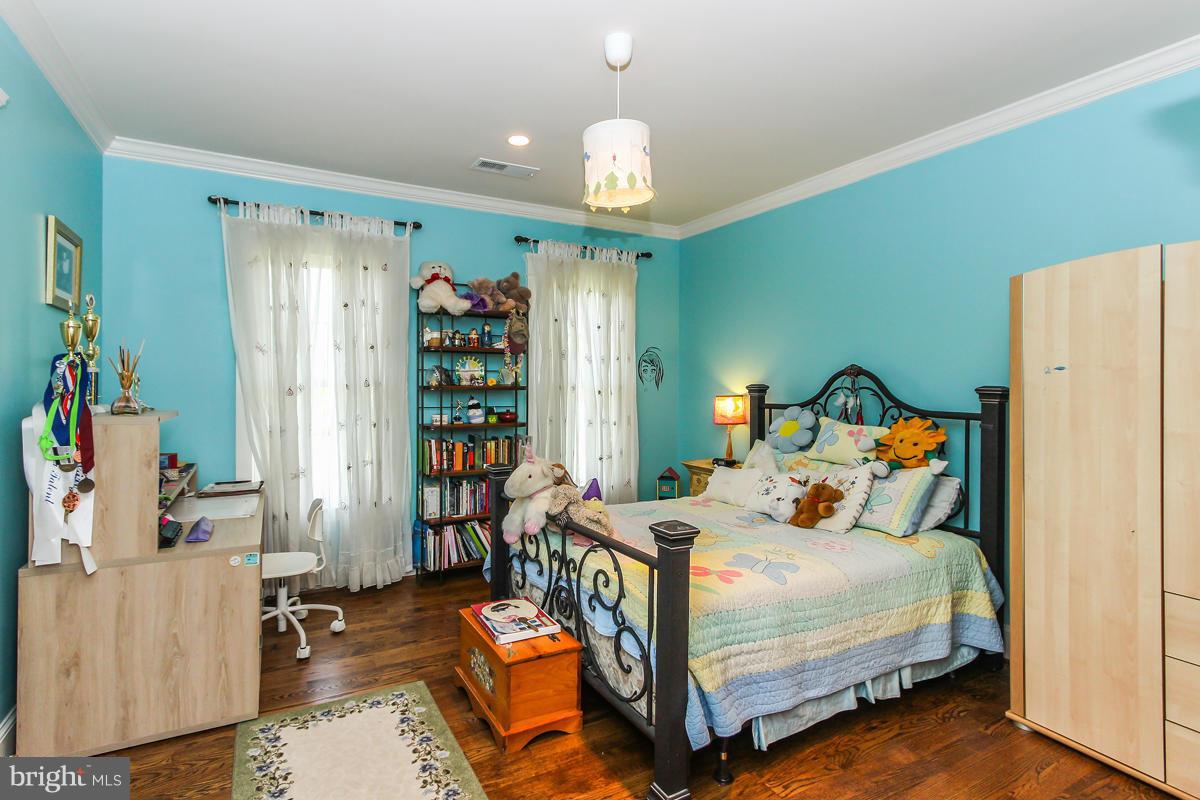 1745 Creek Crossing Road Vienna, VA 22182 - Photo 22 of 30 Bedroom