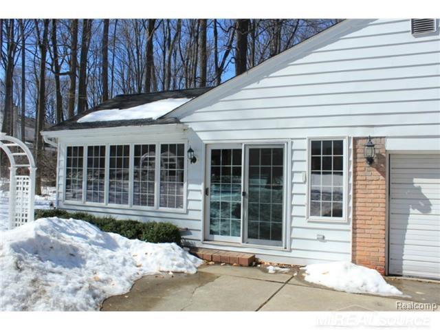 337423 Hunters Pointe Road Farmington, MI 48331 - Photo 4 of 4 31235164-3.JPG