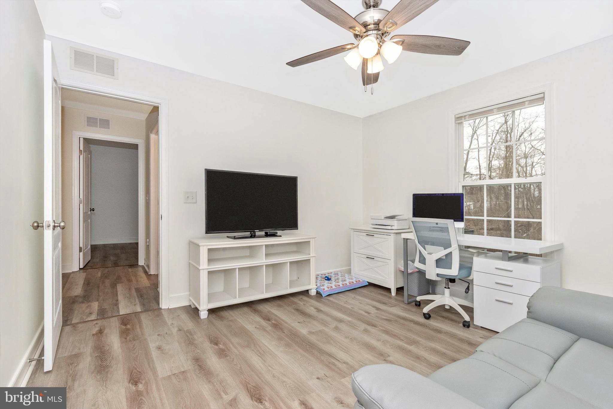 812 Crest Hill Road Severn, MD 21144 - Photo 29 of 55 3rd bedroom alt view
