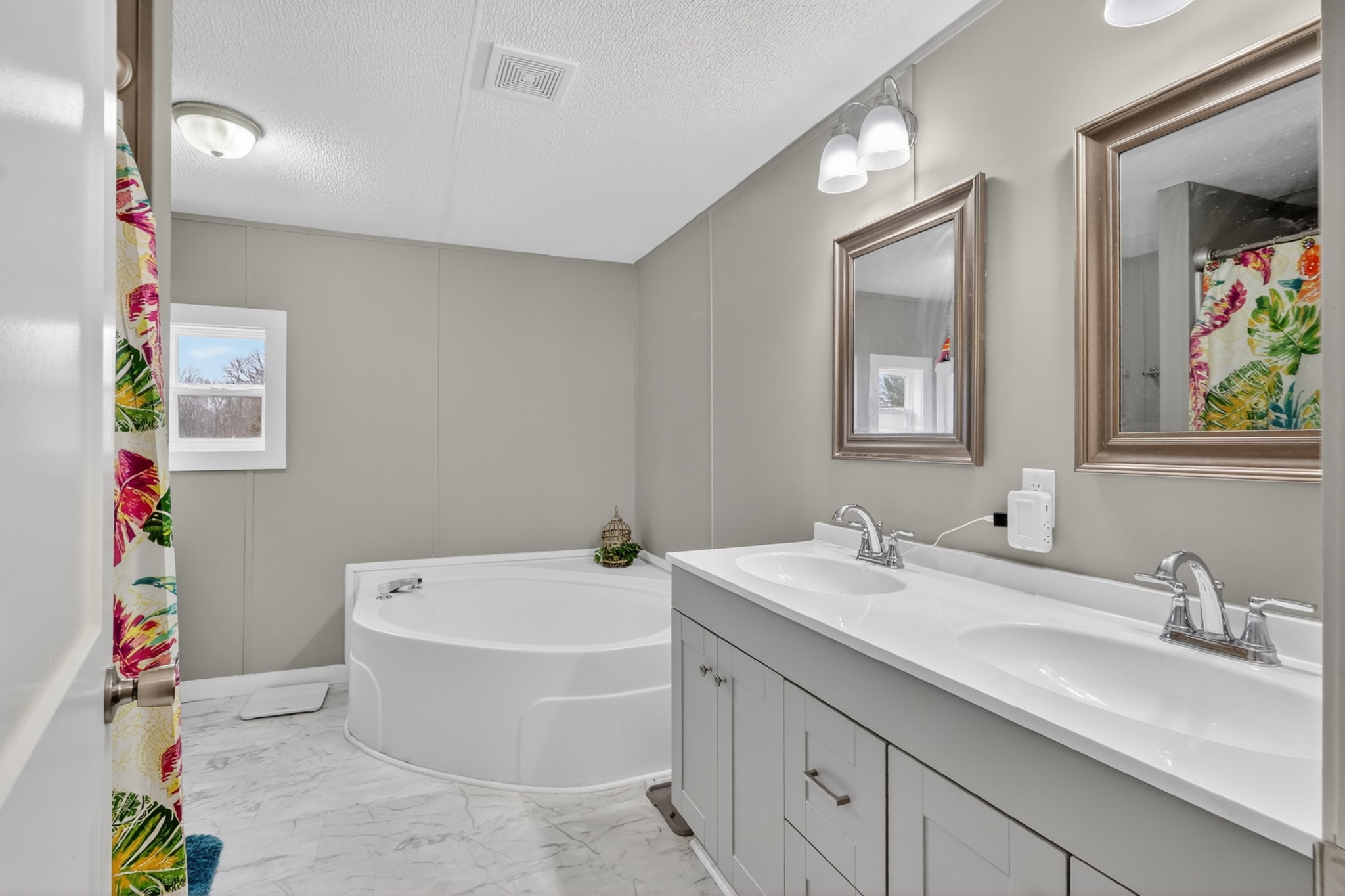 177 Mitchell Road Portland, TN 37148 - Photo 18 of 34 a bathroom with a tub sink and mirror