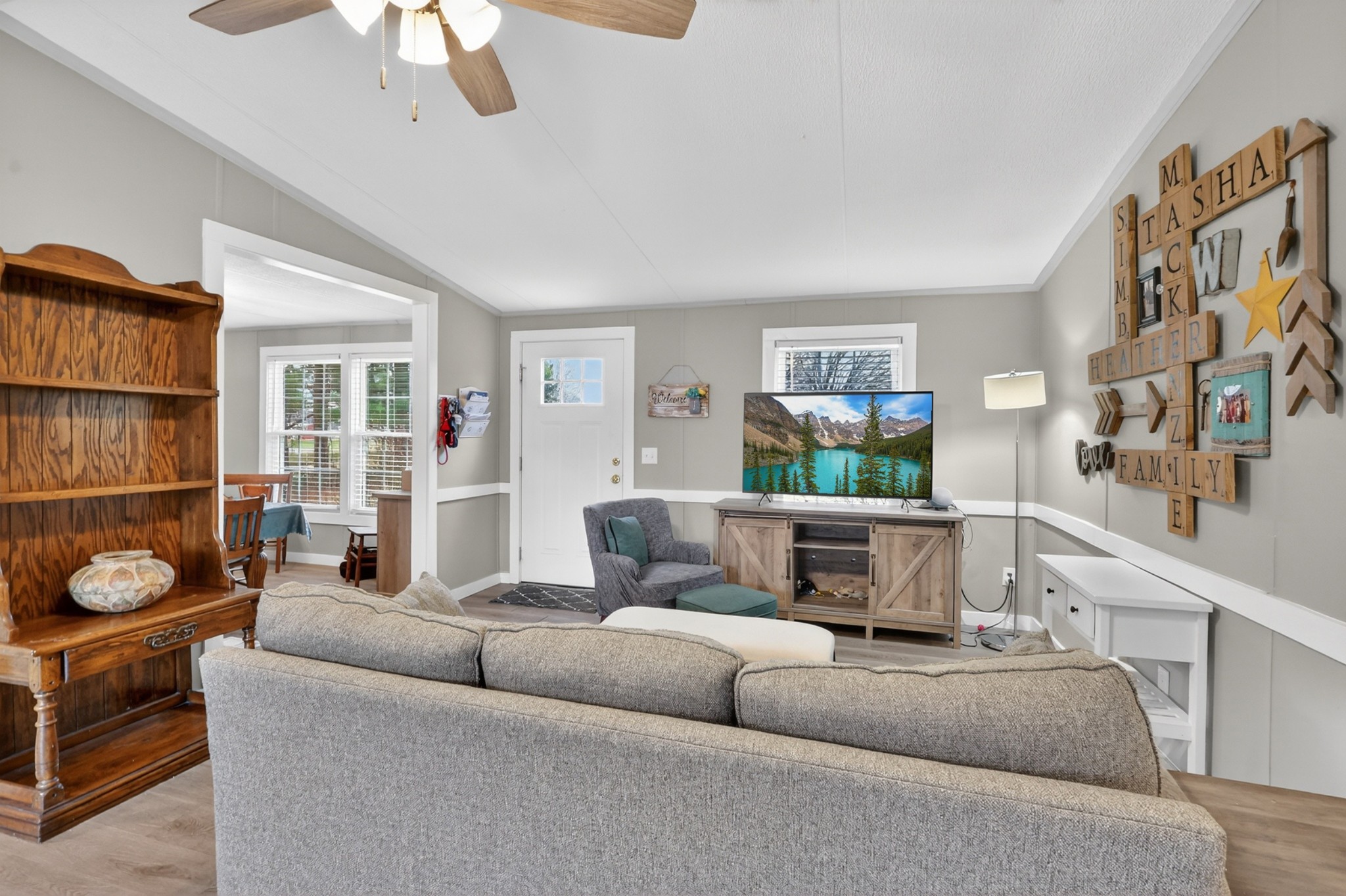 177 Mitchell Road Portland, TN 37148 - Photo 4 of 34 a living room with furniture and a window