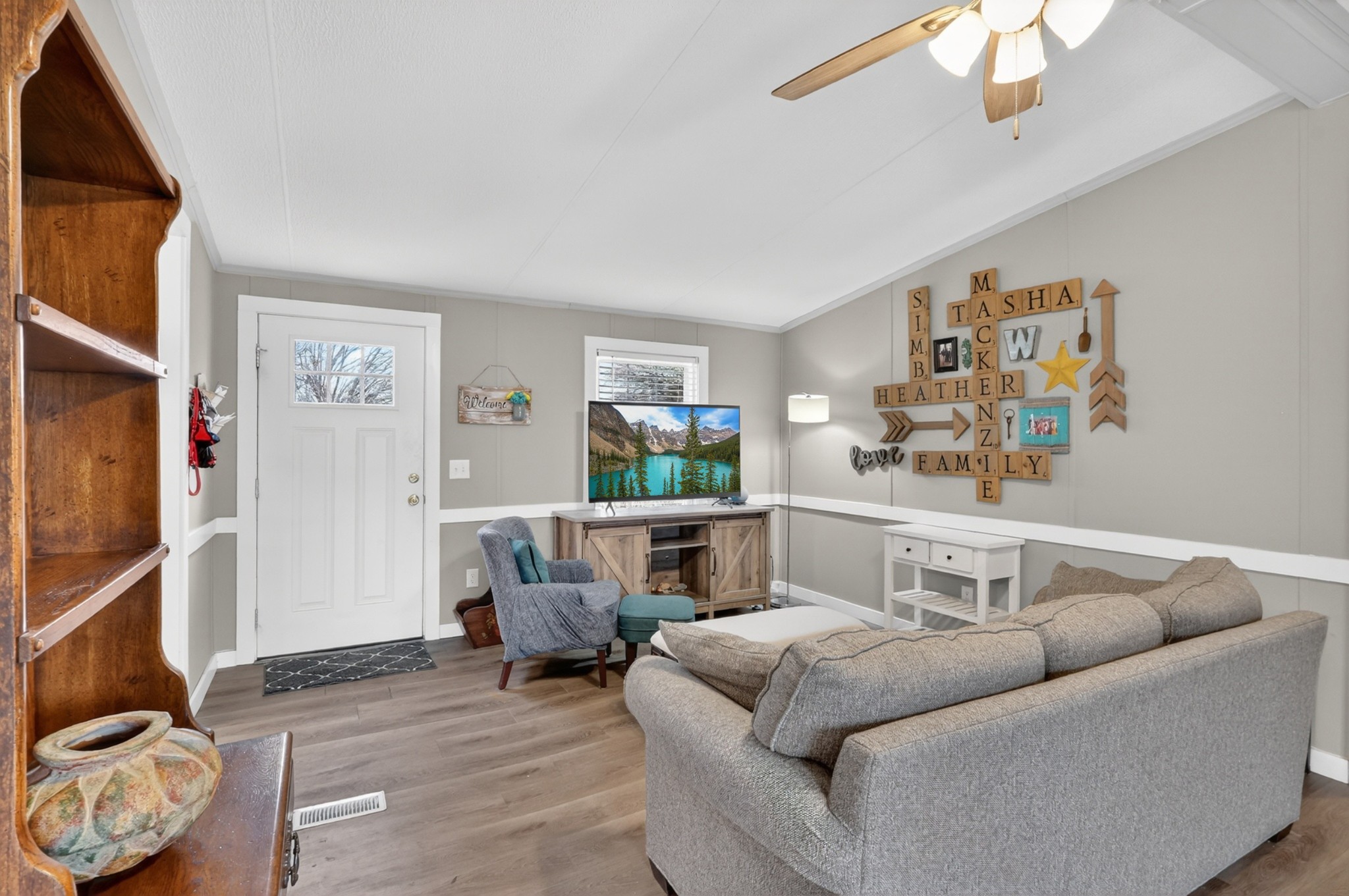 177 Mitchell Road Portland, TN 37148 - Photo 6 of 34 a living room with furniture and a window