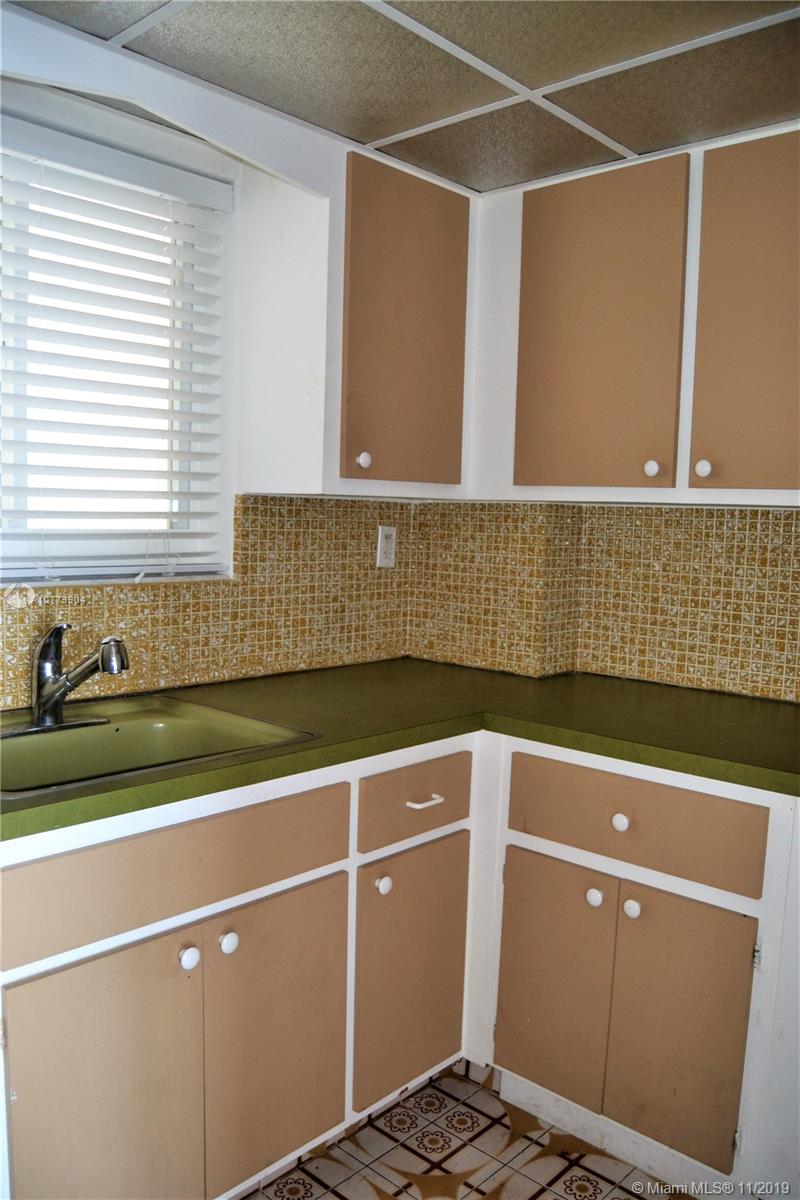 1345 Lincoln Road, Unit 1106 Miami Beach, FL 33139 - Photo 19 of 33 KITCHEN MAKE IT YOUR OWN