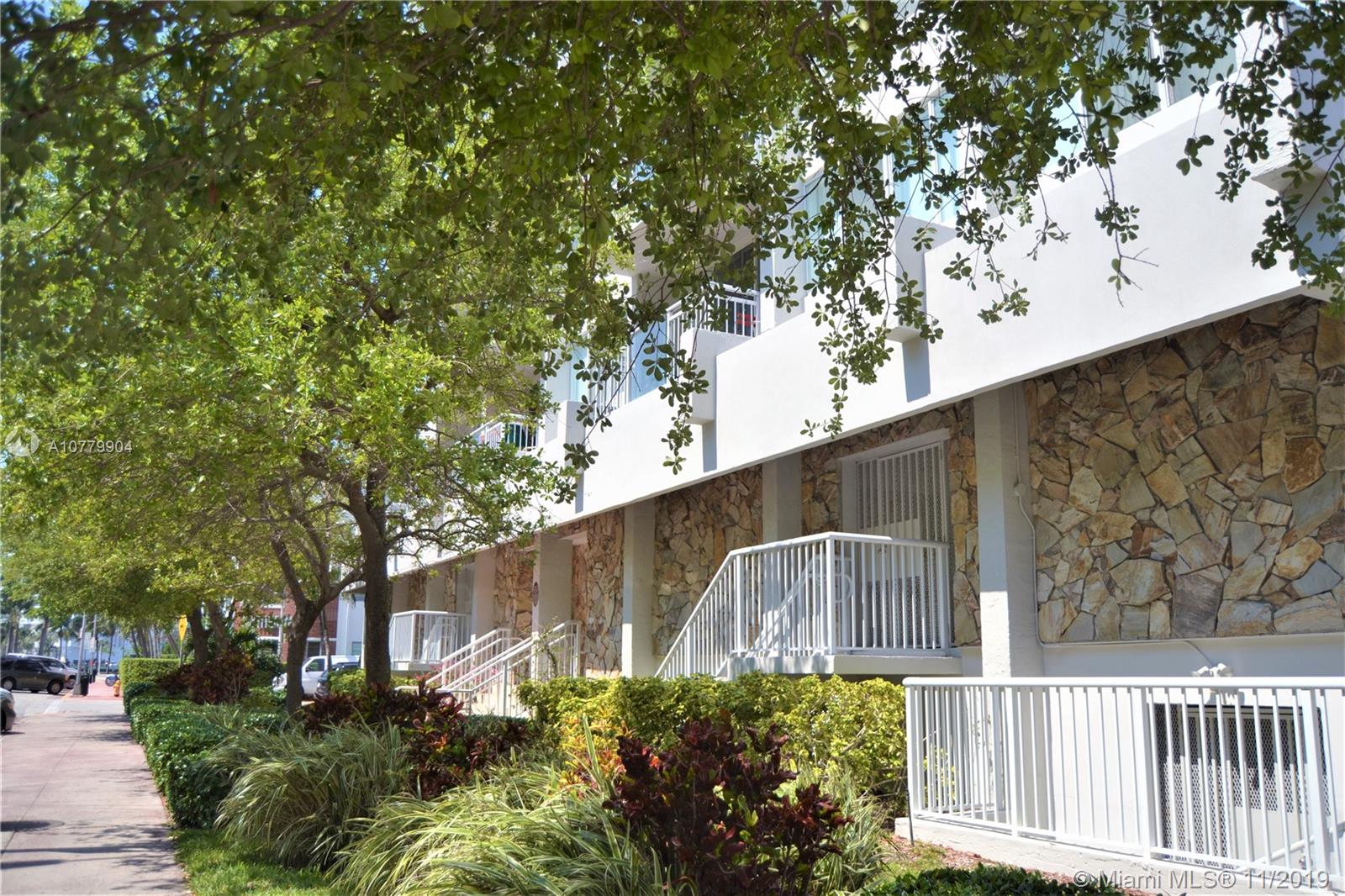 1345 Lincoln Road, Unit 1106 Miami Beach, FL 33139 - Photo 21 of 33 LIVE BETWEEN LINCOLN RD MALL AND THE BAY