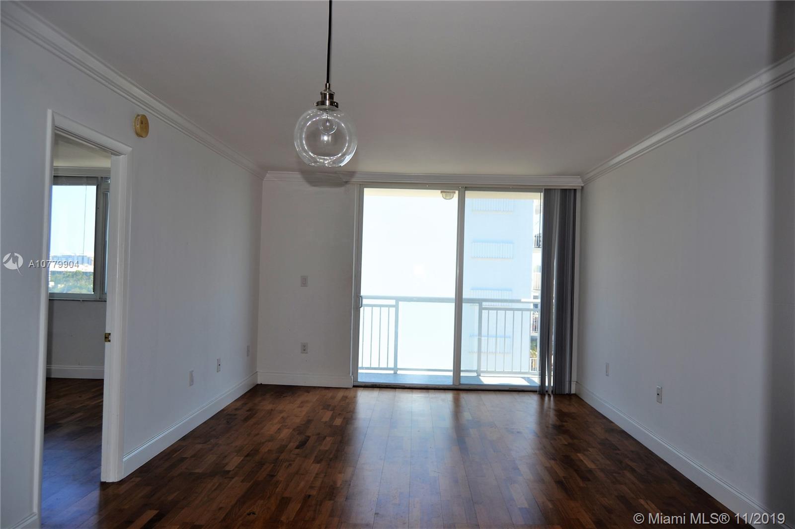 1345 Lincoln Road, Unit 1106 Miami Beach, FL 33139 - Photo 7 of 33 LIVING ROOM