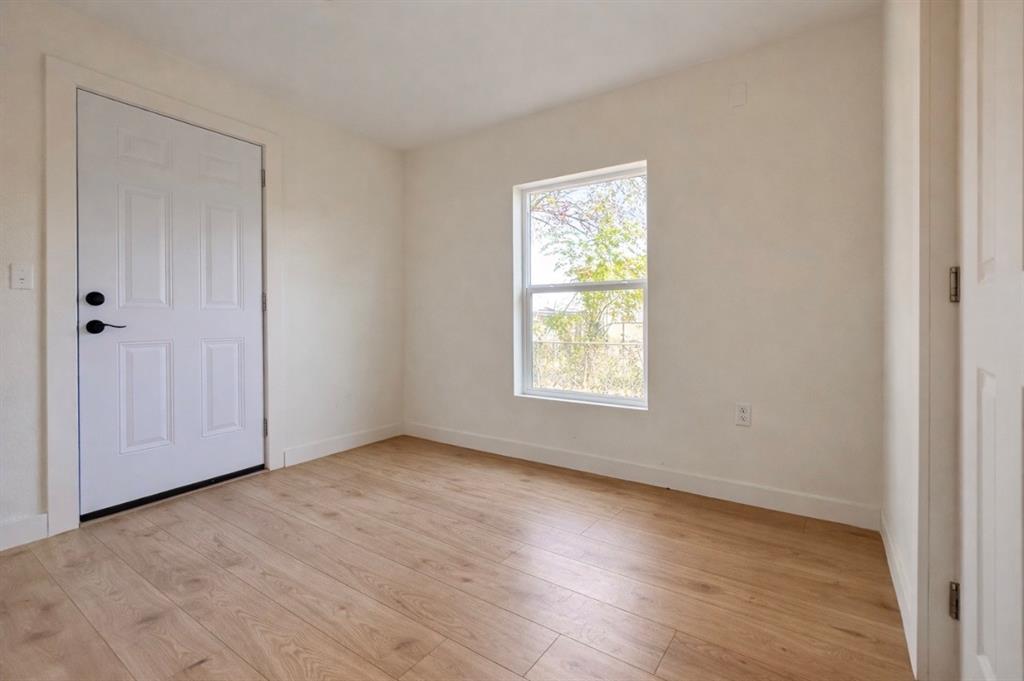 2739 Lawrence Street Dallas, TX 75215 - Photo 3 of 12