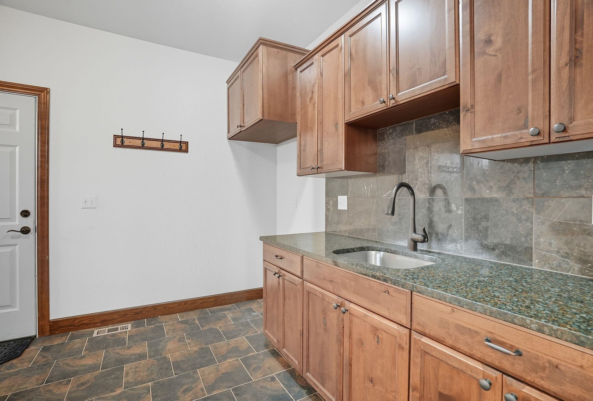 4611 West Anderson Road Cheney, WA 99004 - Photo 15 of 50