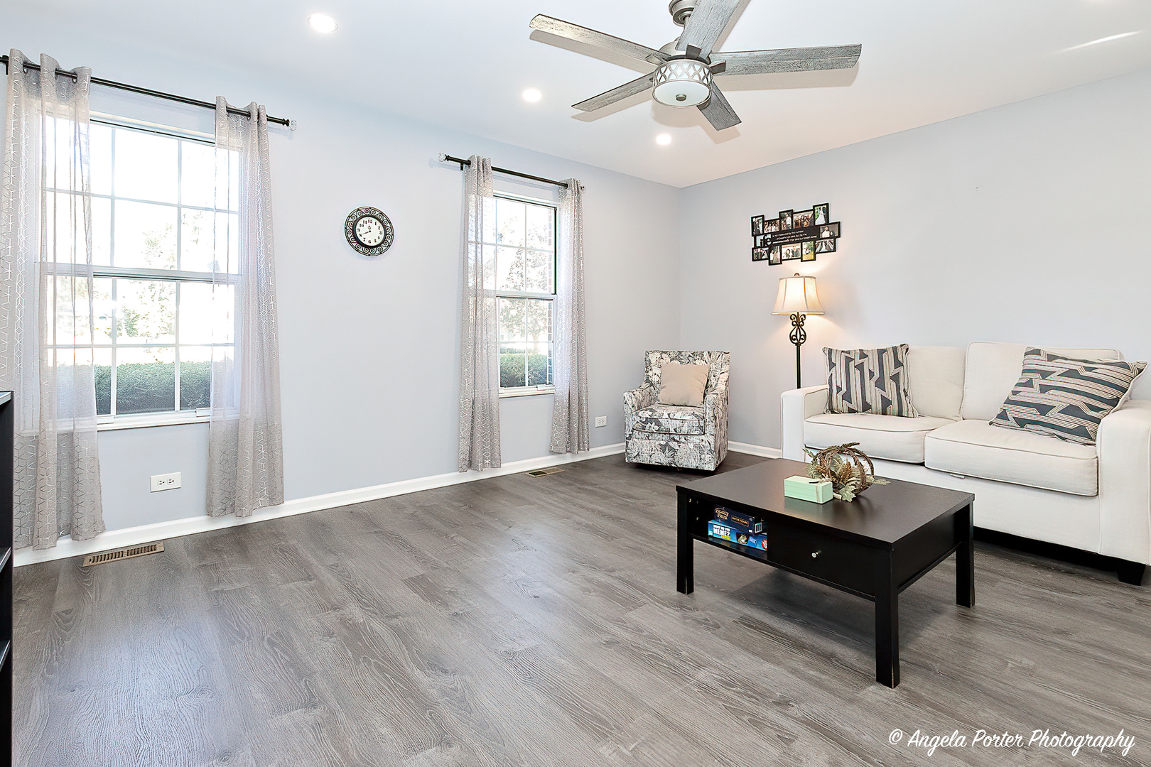 337 Claire Lane Cary, IL 60013 - Photo 13 of 35 a living room with furniture and a window