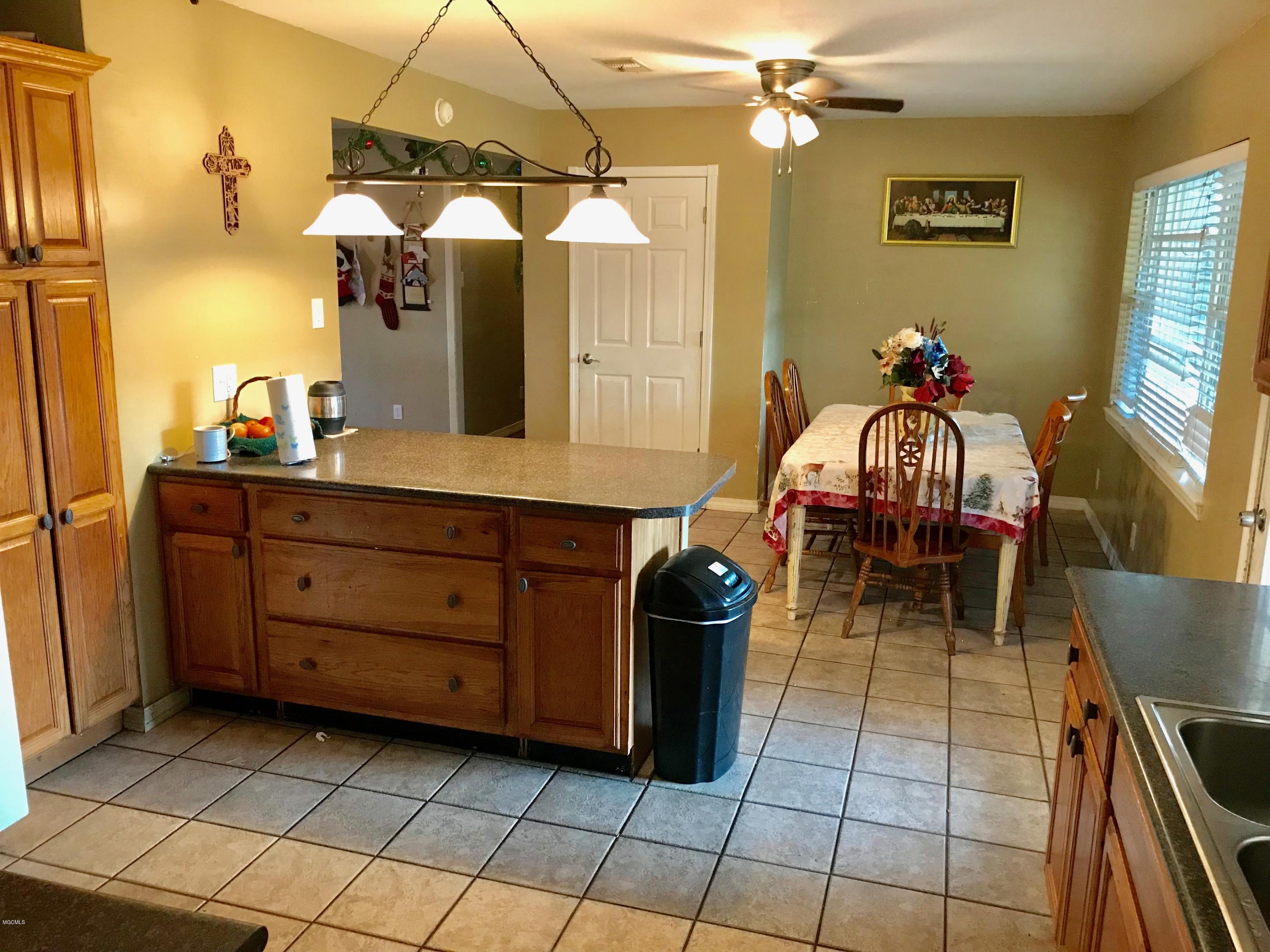 12459 Oaklawn Road Biloxi, MS 39532 - Photo 13 of 23 Dining