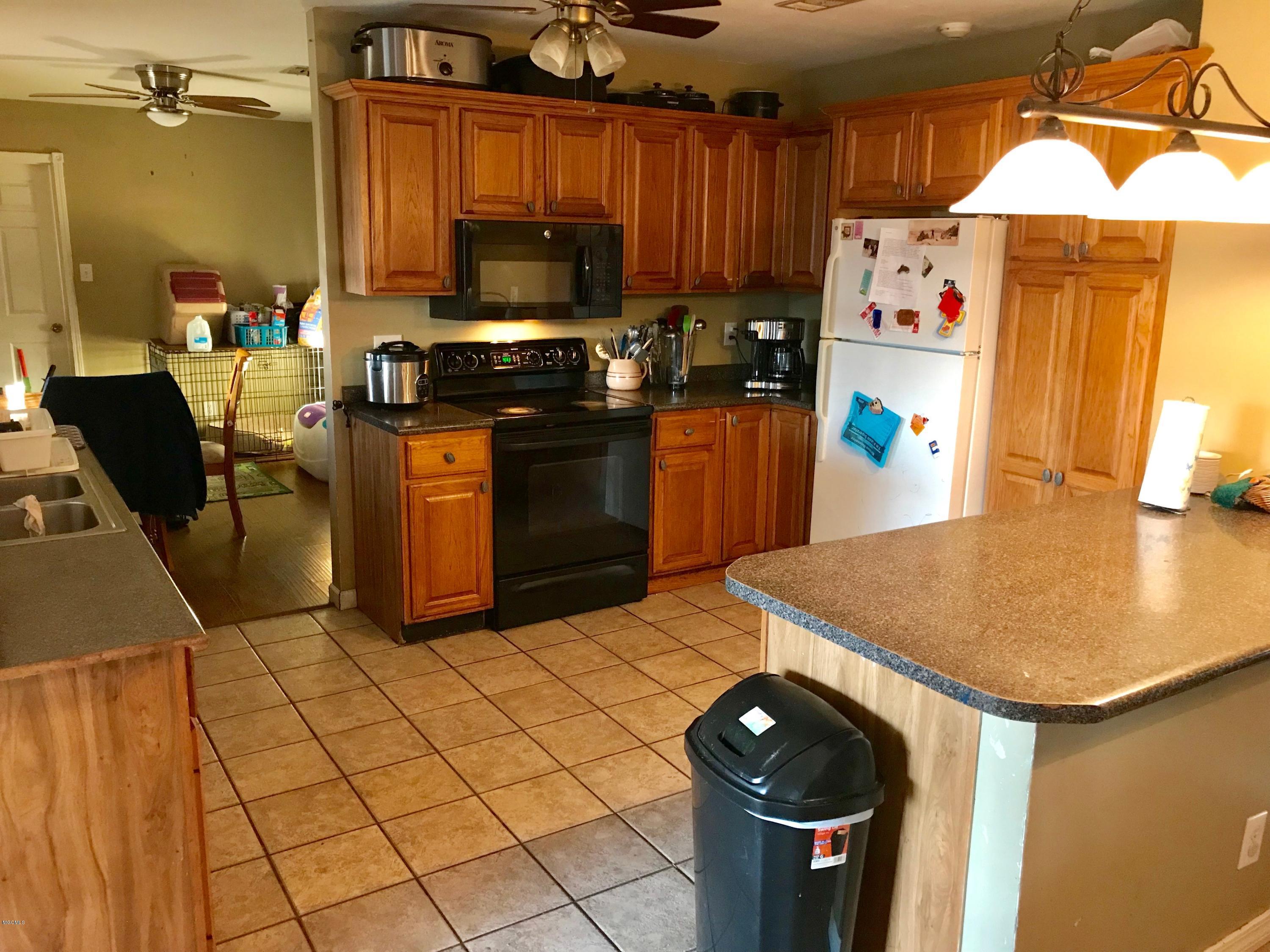 12459 Oaklawn Road Biloxi, MS 39532 - Photo 21 of 23 Kitchen