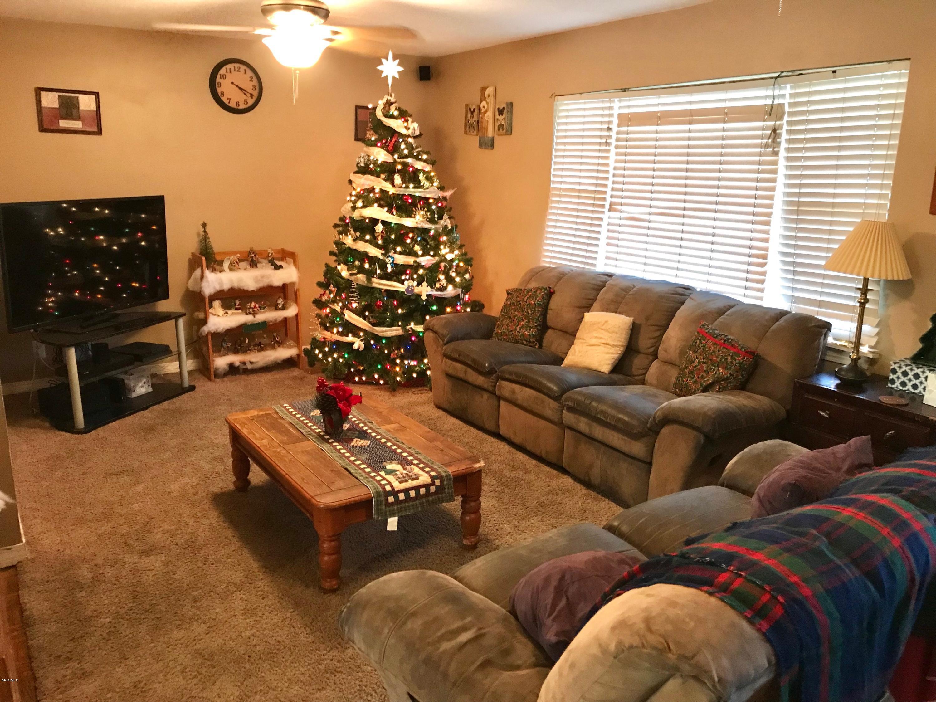 12459 Oaklawn Road Biloxi, MS 39532 - Photo 22 of 23 Living Room