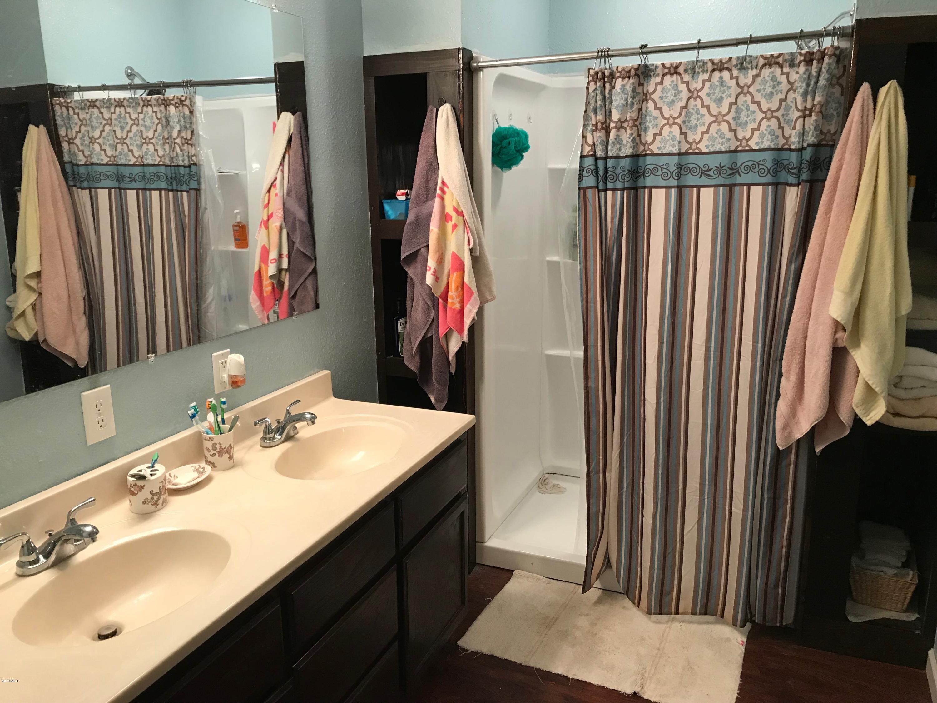 12459 Oaklawn Road Biloxi, MS 39532 - Photo 8 of 23 Bath 4