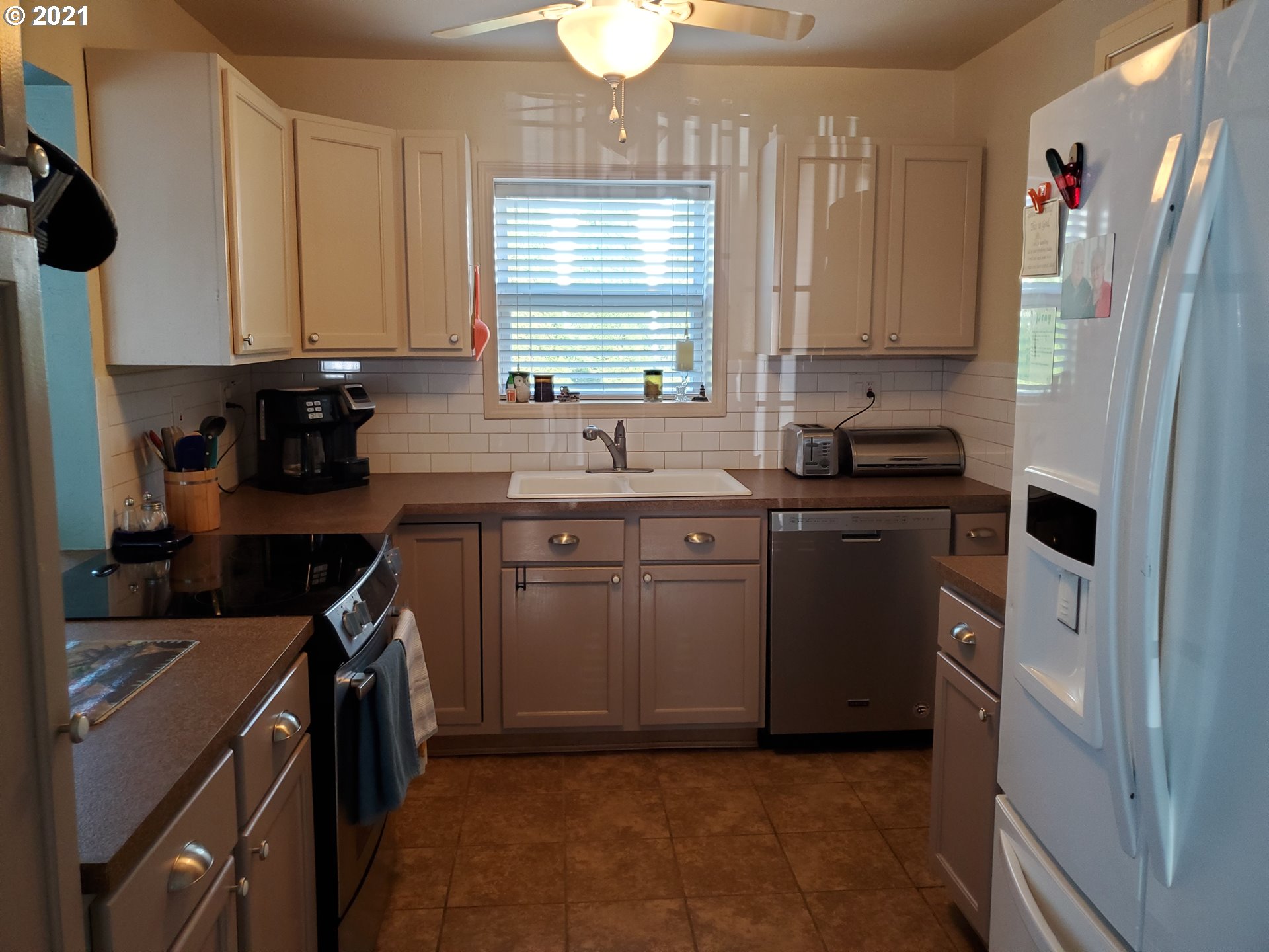 5030 Windsor Island Road North Keizer, OR 97303 - Photo 3 of 11 Gallery Image 3