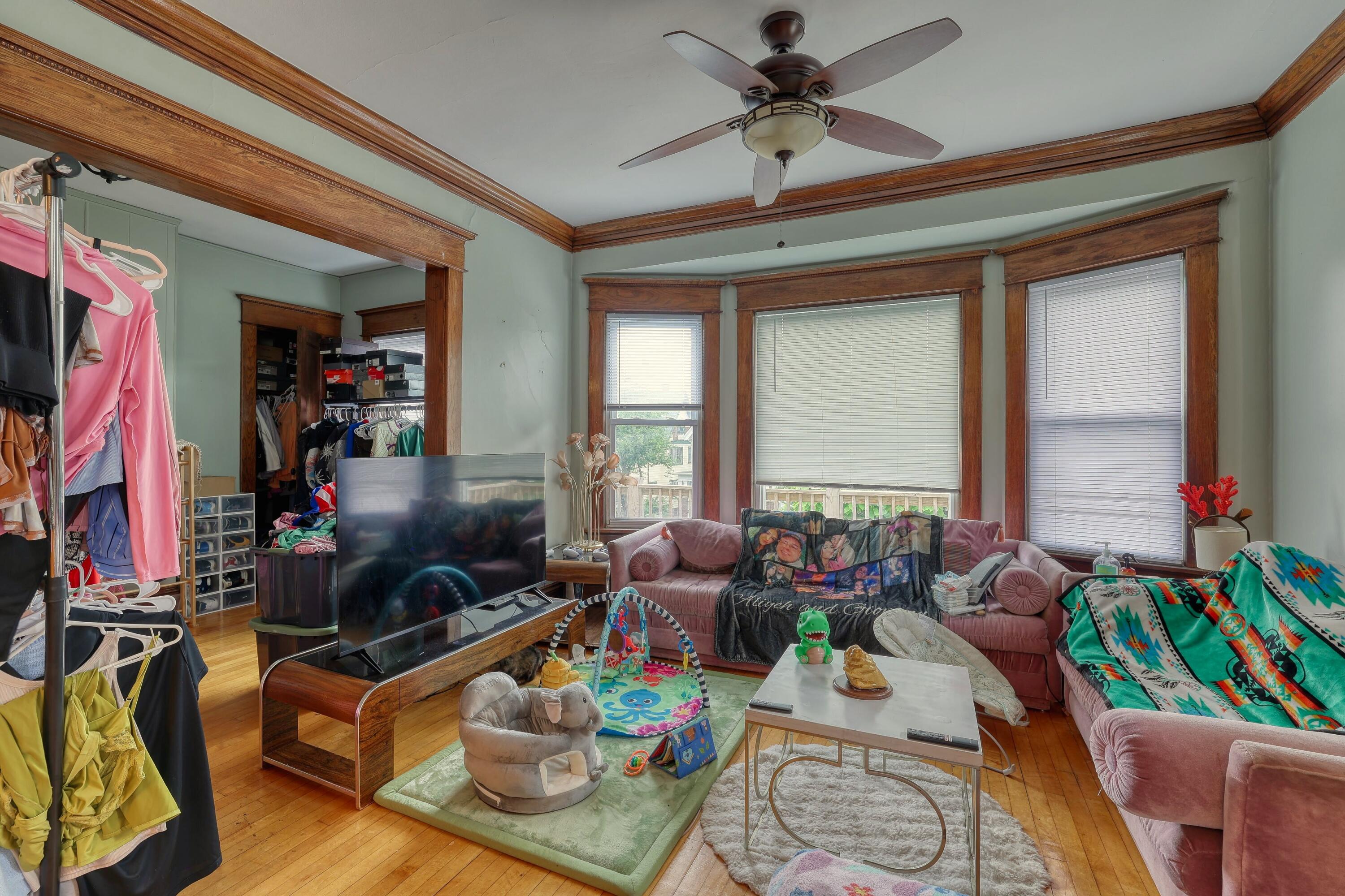 2017 North 48th Street, Unit 2019 Milwaukee, WI 53208 - Photo 19 of 36 Living Room U2