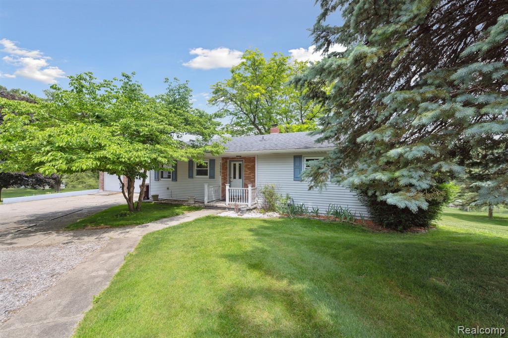 15501 Turner Road Lansing, MI 48906 - Photo 2 of 31