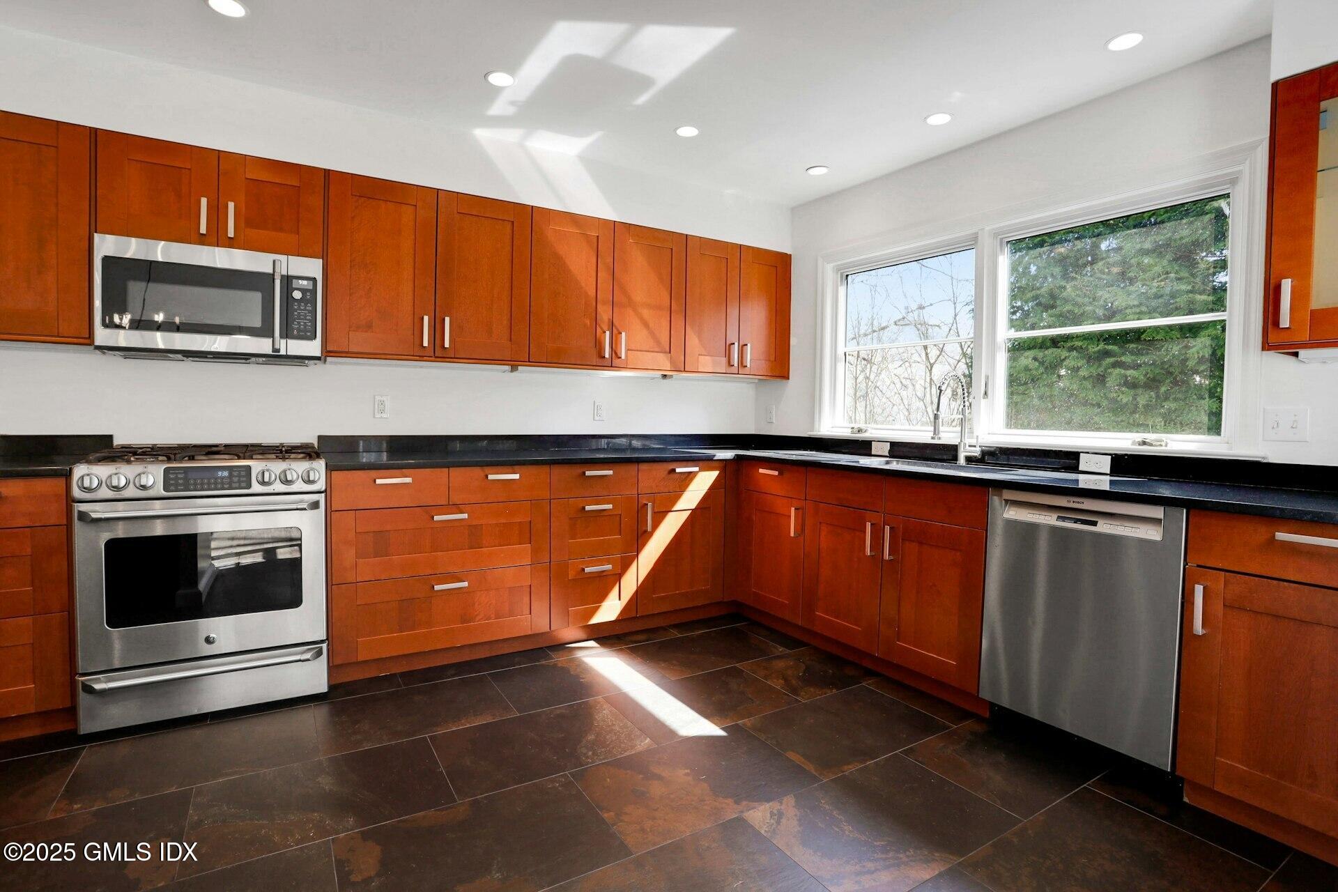 17 Perryridge Road Greenwich, CT 06830 - Photo 15 of 38 015-481141-_X0A4125_14044679