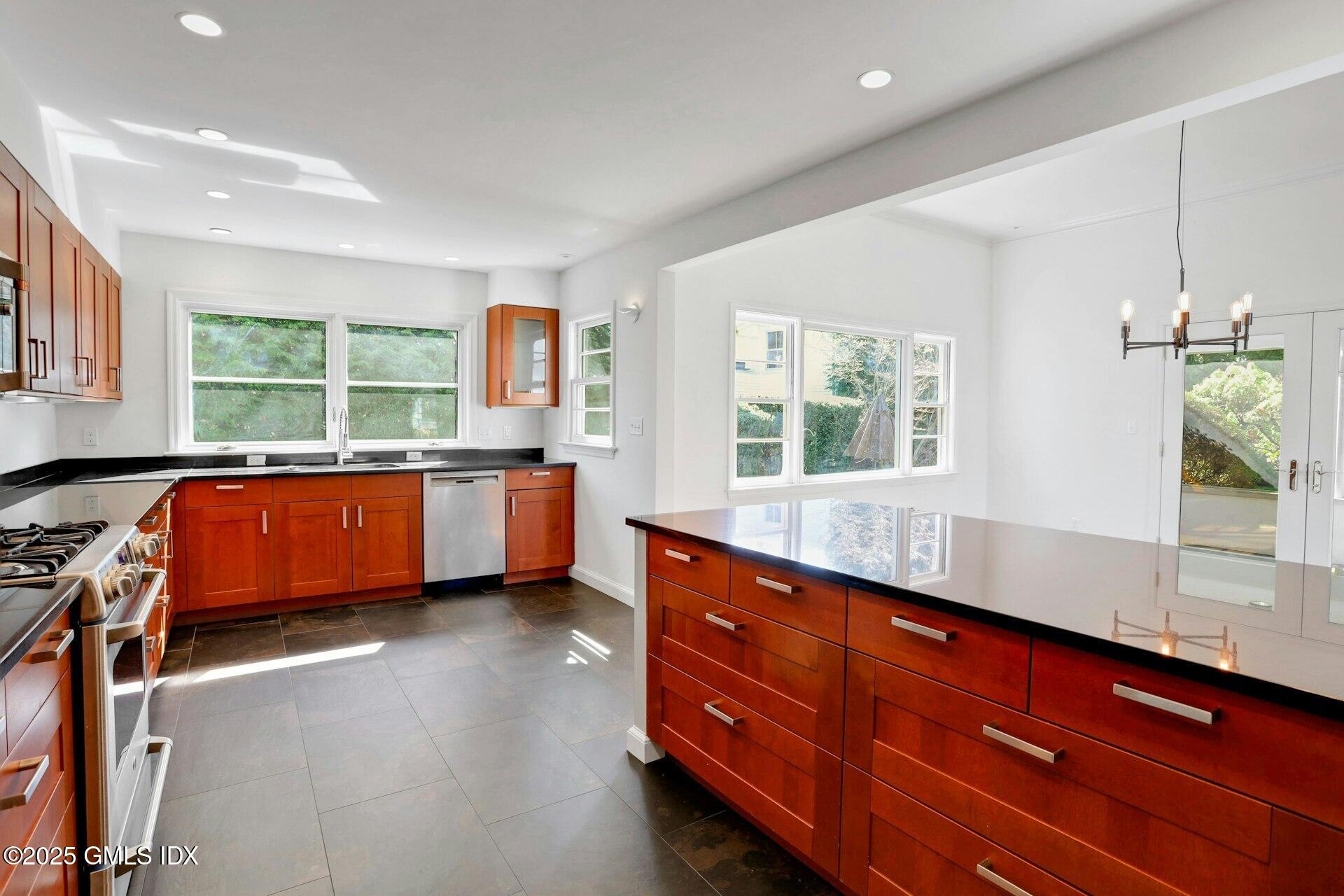 17 Perryridge Road Greenwich, CT 06830 - Photo 16 of 38 016-481141-_X0A4130_14044680