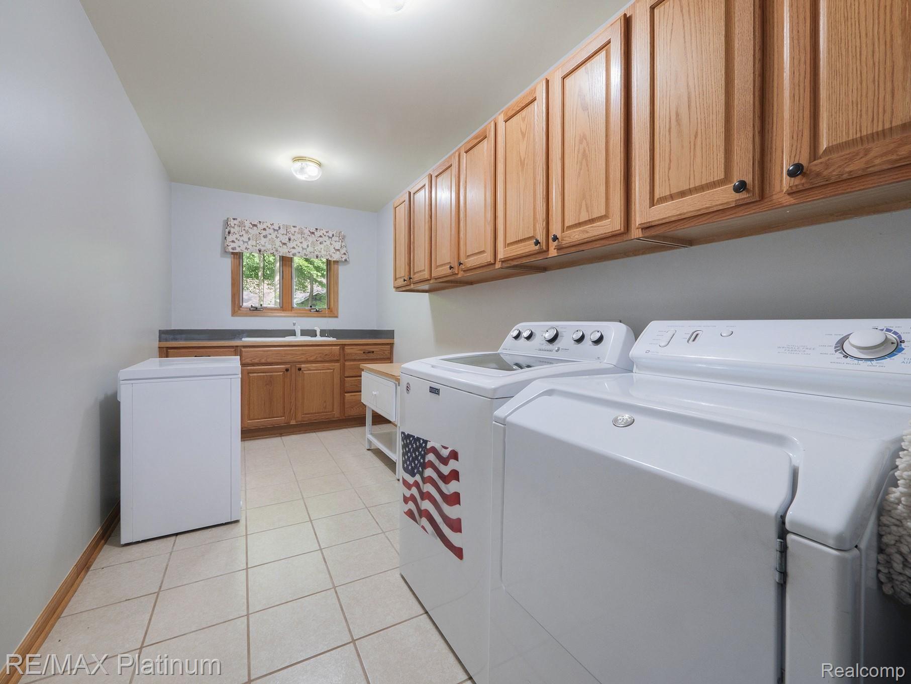 2880 West Coon Lake Road Howell, MI 48843 - Photo 17 of 38 1st Floor Laundry