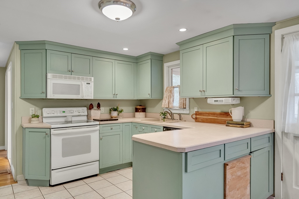 55 Fuller Street Dedham, MA 02026 - Photo 17 of 30