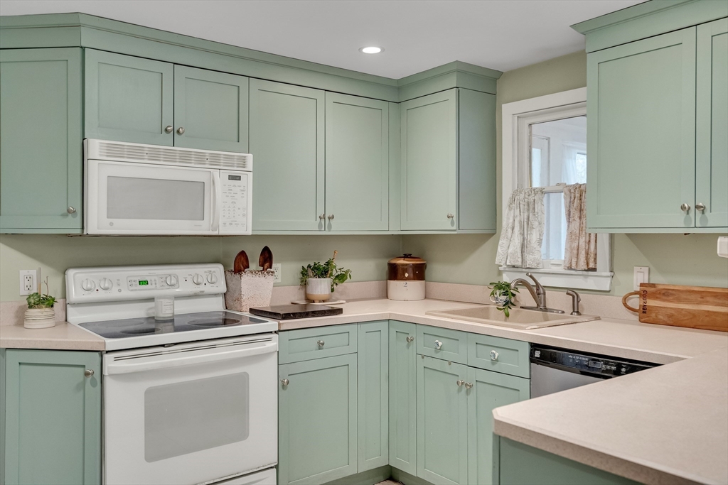 55 Fuller Street Dedham, MA 02026 - Photo 18 of 30