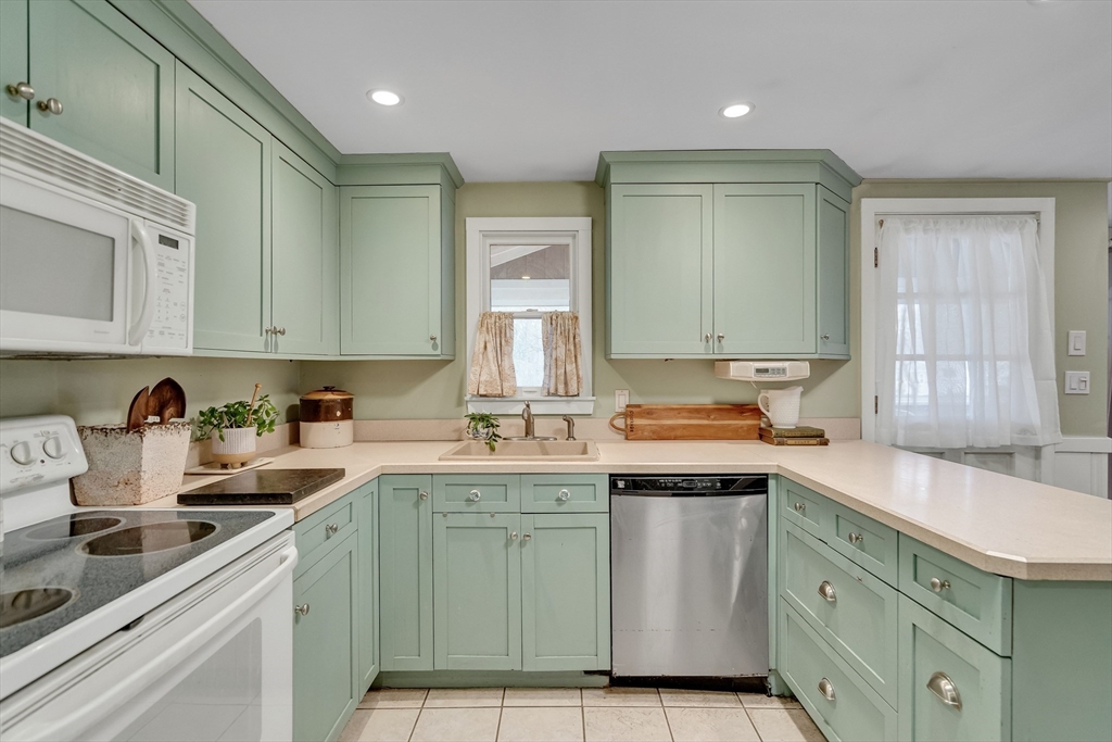 55 Fuller Street Dedham, MA 02026 - Photo 19 of 30