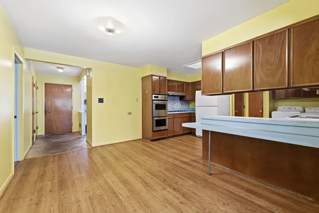 $409,000 | 943 Oxford Street, Downers Grove, IL 60516