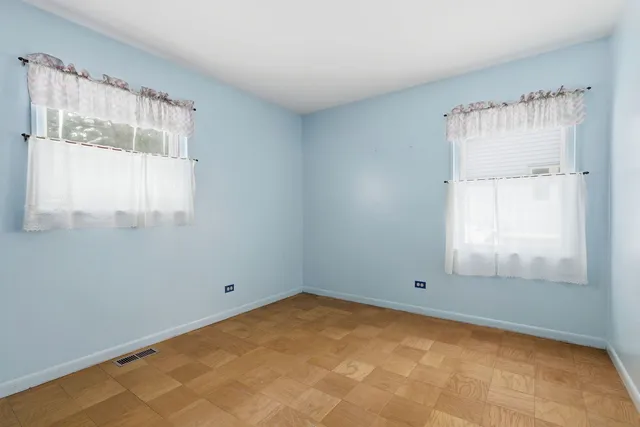 $429,999 | 943 Oxford Street, Downers Grove, IL 60516