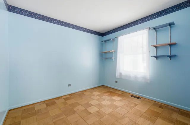 $409,000 | 943 Oxford Street, Downers Grove, IL 60516