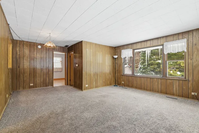 $429,999 | 943 Oxford Street, Downers Grove, IL 60516