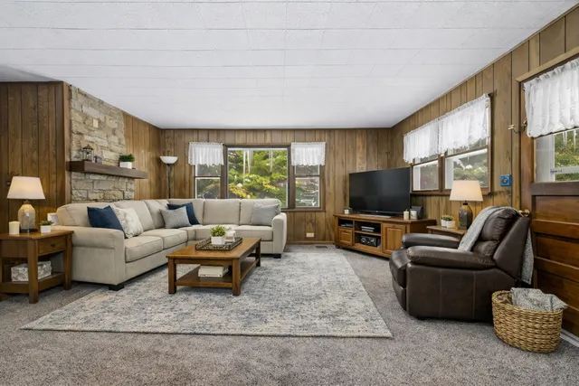 $409,000 | 943 Oxford Street, Downers Grove, IL 60516