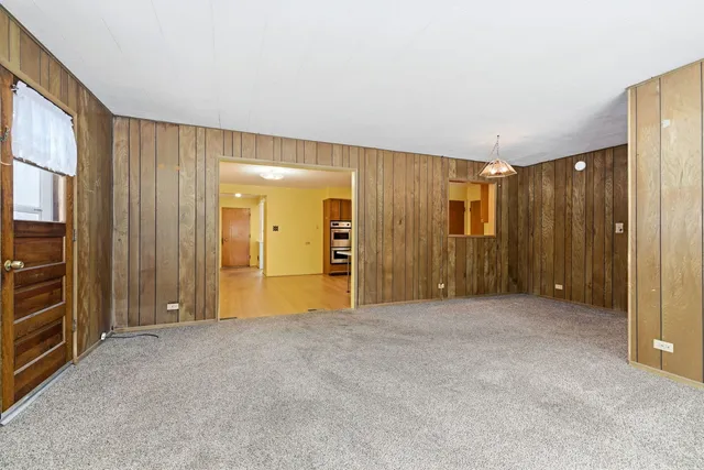 $409,000 | 943 Oxford Street, Downers Grove, IL 60516